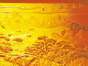 江南秋韻是用紅木雕的一幅畫,主要表現江南秋色