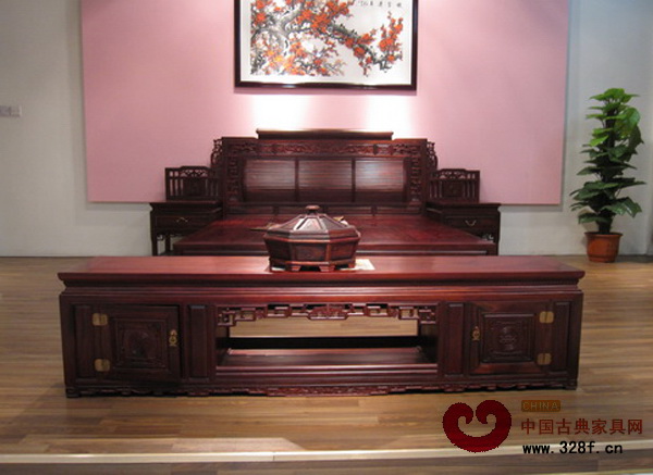 中信紅木《龍傳福地床》榮獲中國工藝美術精品獎金獎