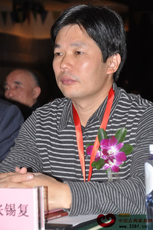 東成紅木董事長張錫復