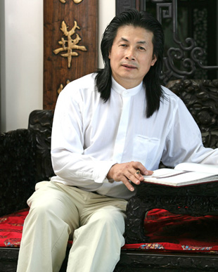 臺山伍氏興隆明式家具藝術有限公司董事長伍炳亮