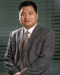 浙江中信紅木家具公司董事長  李忠信