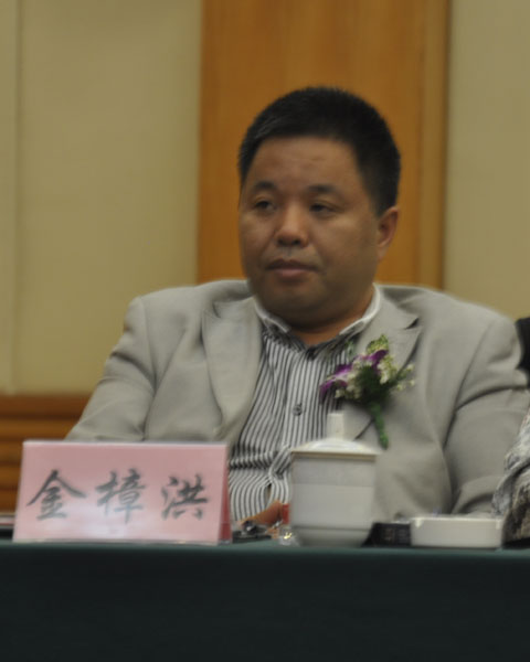 浙江年年紅家具富典事業部總經理金樟洪