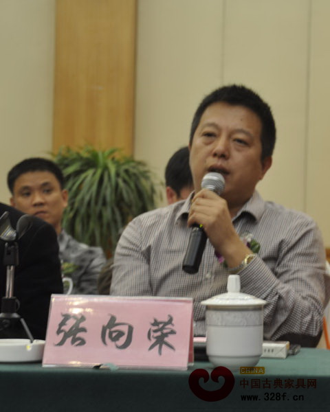 東陽明堂紅木董事長張向榮