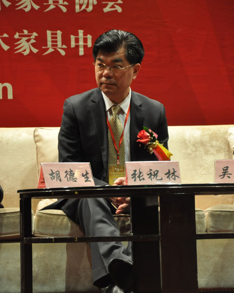 張祝林 深圳市寶安區(qū)紅木家具行業(yè)協(xié)會(huì)會(huì)長(zhǎng),深發(fā)紅木家具董事長(zhǎng)