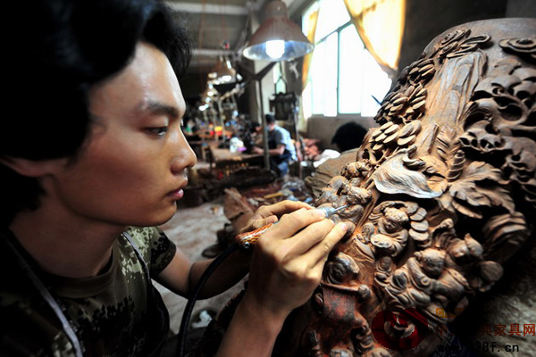 福建仙游：古典工藝家具生產(chǎn)成為農(nóng)民致富的支柱產(chǎn)業(yè)