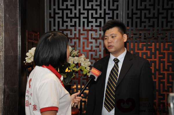 東莞國壽紅木營銷總監(jiān)王耀佳在2012中式（紅木）家具領(lǐng)袖峰會結(jié)束后接受中國古典家具網(wǎng)記者采訪