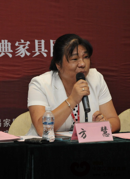 東莞名家具俱樂(lè)部秘書長(zhǎng)方慧女士致辭