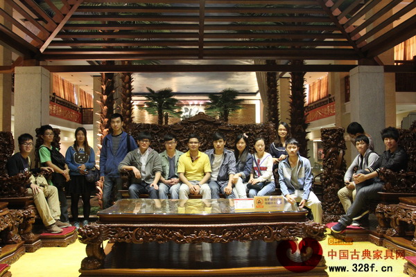 華農(nóng)學(xué)子游紅古軒，體驗(yàn)新中式精髓