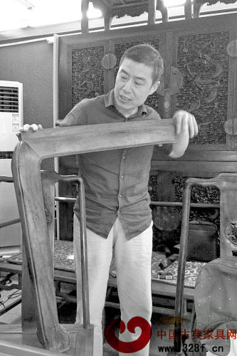 劉顯波：為收藏家具賣掉房子的江城大學教授