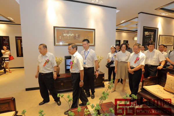 永華紅木：京城首戰，客戶是“導購員”