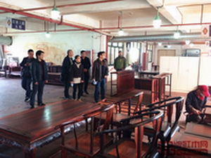 御乾堂紅木成為金華市首家“省級職業衛生示范企業”