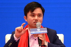 全聯(lián)藝術(shù)紅木家具專業(yè)委員會(huì)執(zhí)行會(huì)長(zhǎng)林偉華：世界愛上中國(guó)紅木家具指日可待