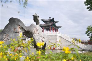 橫馬獎牌免費刻字，明堂紅木提供專屬定制服務(wù)