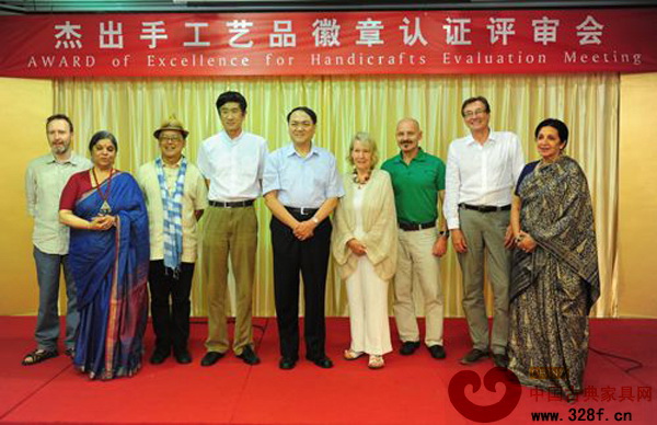 2014年度“聯合國教科文組織杰出手工藝品徽章”認證評審委員與主辦方合影 2014年度“聯合國教科文組織杰出手工藝品徽章”認證評審委員與主辦方合影