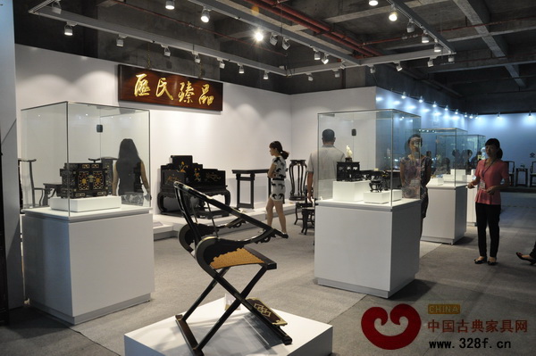 區(qū)氏臻品亮相2014年中國(guó)領(lǐng)袖圈層文化展 區(qū)氏臻品亮相2014年中國(guó)領(lǐng)袖圈層文化展