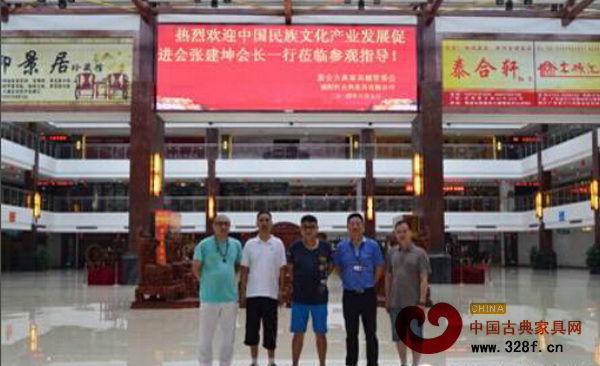 活動發(fā)起單位合影留念 活動發(fā)起單位合影留念
