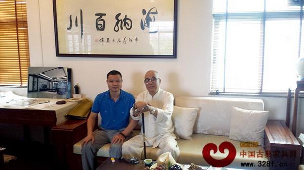 “王爺”愛新覺羅松石(右一)與木寶美家董事長刁紹靈(左一)合影 “王爺”愛新覺羅松石(右一)與木寶美家董事長刁紹靈(左一)合影