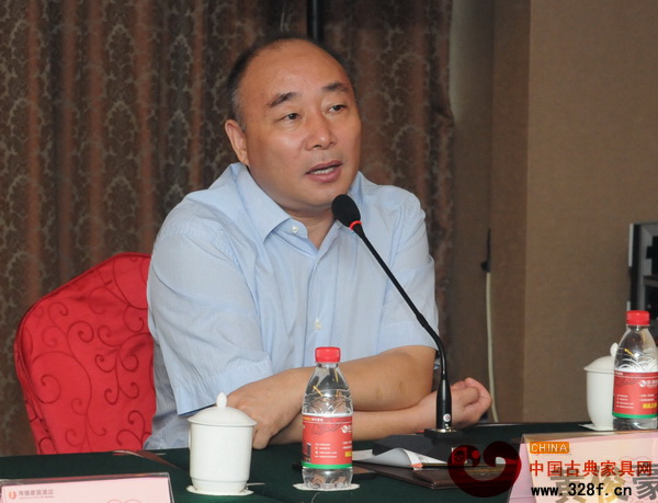 航管紅木董事長黃俊豪正在發言 航管紅木董事長黃俊豪正在發言