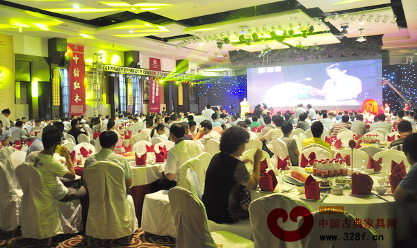 2014中國紅木家具大會(huì)暨第六屆全國紅木家具經(jīng)銷商大會(huì)晚宴現(xiàn)場(chǎng) 2014中國紅木家具大會(huì)暨第六屆全國紅木家具經(jīng)銷商大會(huì)晚宴現(xiàn)場(chǎng)