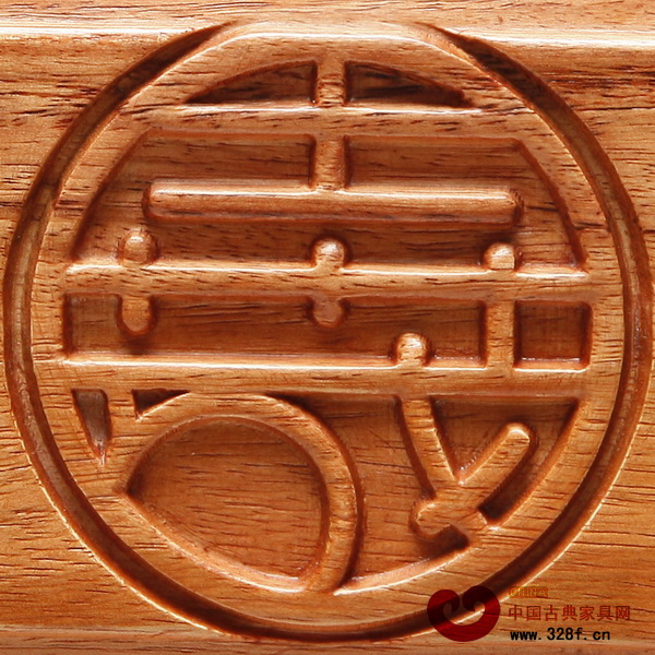 志成紅木的每一件產品都刻有品牌名,意為志成制造 志成紅木的每一件產品都刻有品牌名,意為志成制造