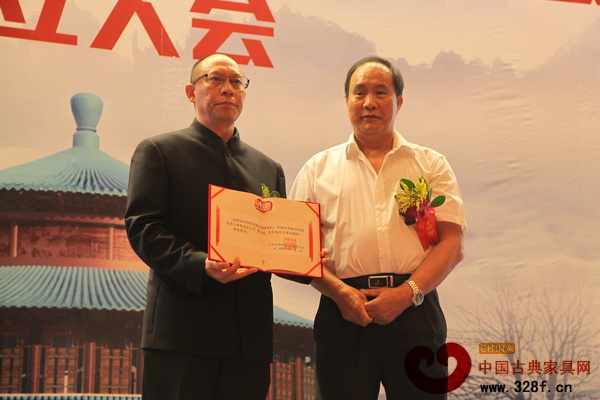 蕭照興為聯合會榮譽顧問陳寶光頒發聘書 蕭照興為聯合會榮譽顧問陳寶光頒發聘書