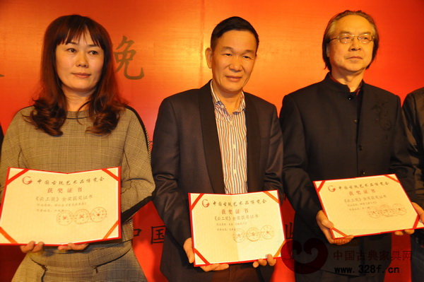 區氏臻品董事長區勝春作品《梅花幾》獲“云工獎”金獎 區氏臻品董事長區勝春作品《梅花幾》獲“云工獎”金獎