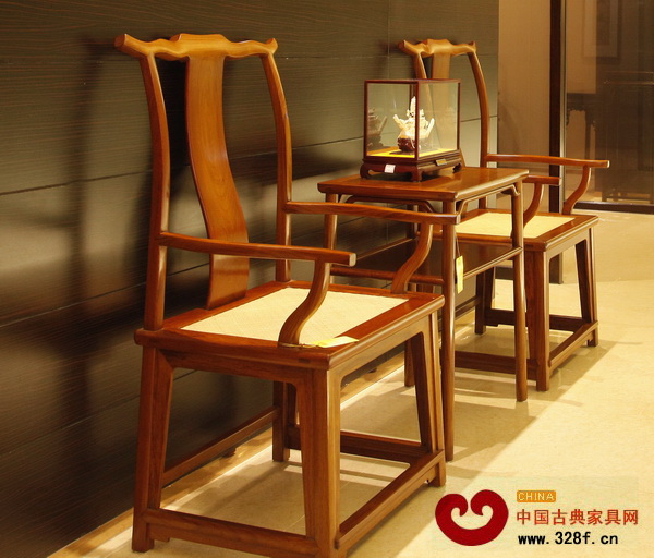 官帽椅靠背呈“s”型（區氏臻品供圖）
