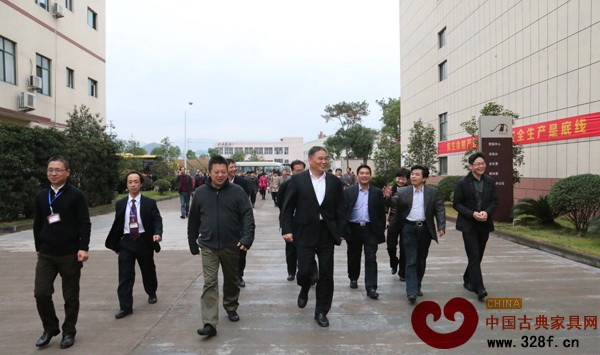 金華市委常委、東陽市委書記徐建華一行前來參觀明堂紅木