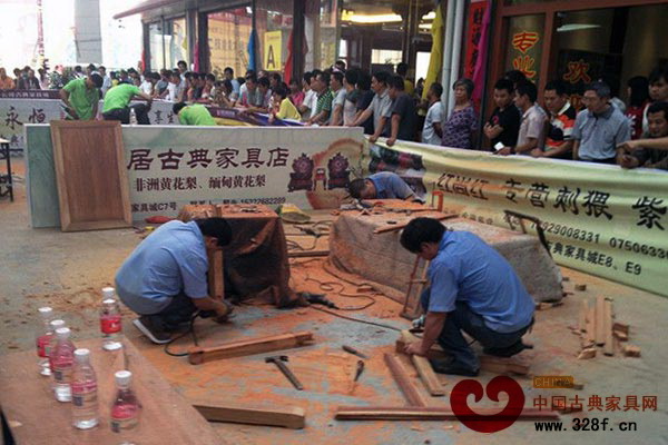 江門市首屆古典家具木工技能大賽預(yù)賽現(xiàn)場(chǎng)（資料圖）