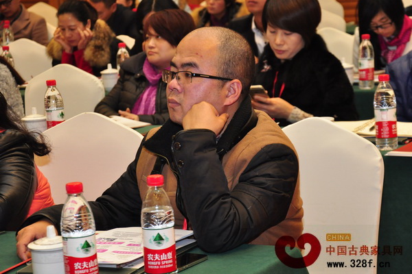 東陽培訓(xùn)會(huì)吸引過百名紅木精英參與，大家的學(xué)習(xí)熱情相當(dāng)高漲