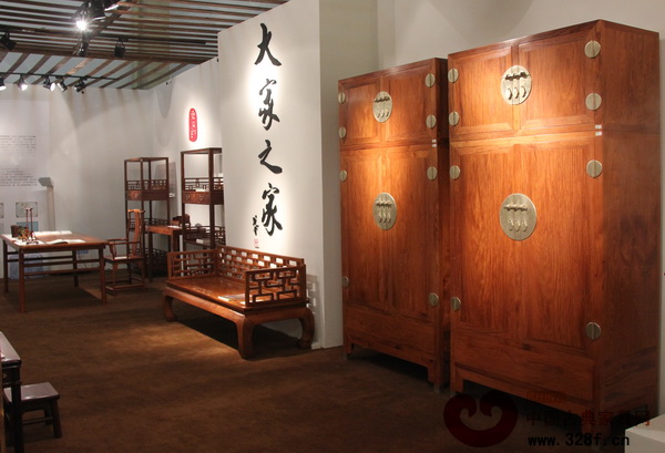 大家之家當代古典黃花梨家具2014年北京保利秋季拍賣會預展現場 大家之家當代古典黃花梨家具2014年北京保利秋季拍賣會預展現場