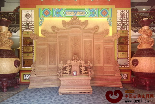 鈺品紅紅木作品榮獲第十五屆中國工藝美術(shù)大師作品暨國際藝術(shù)精品博覽會(huì)銀獎(jiǎng) 鈺品紅紅木作品榮獲第十五屆中國工藝美術(shù)大師作品暨國際藝術(shù)精品博覽會(huì)銀獎(jiǎng)