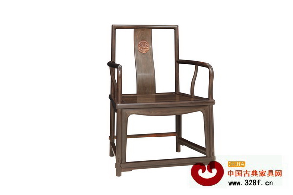 中國傳統工藝大師——李愛金的扇形椅采用最傳統的榫卯結構,彰顯大師功力 中國傳統工藝大師——李愛金的扇形椅采用最傳統的榫卯結構,彰顯大師功力