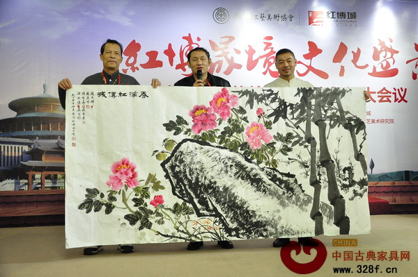 四位中國工藝美術大師現場聯手創作，向紅博城贈與大作《春滿紅博城》
