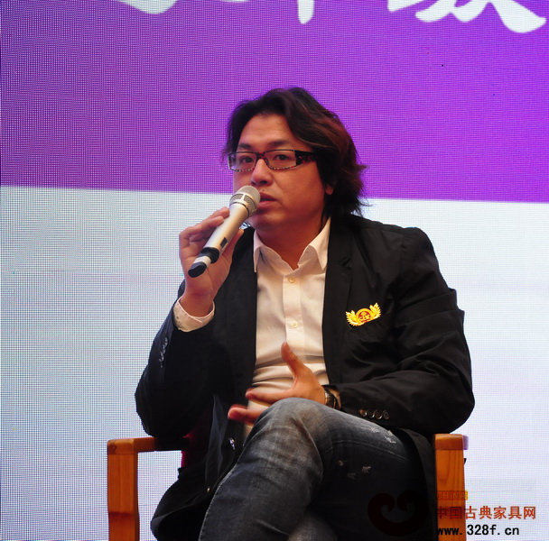 深圳市紅木文化藝術協會執行會長、戴為紅木總裁戴愛國表示，“如今賣的不僅是紅木，更是一種文化和生活方式”