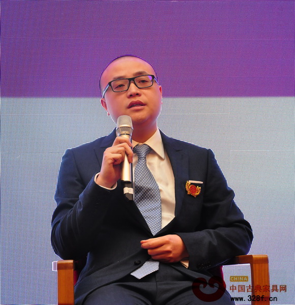 東陽市紅木家具行業協會副會長、卓木王紅木總經理杜長江認為，品牌是實踐出來的