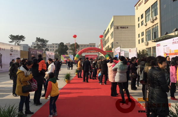 第二屆明堂紅木工廠直供日暨工行VIP私享會在明堂紅木工業園舉行 第二屆明堂紅木工廠直供日暨工行VIP私享會在明堂紅木工業園舉行