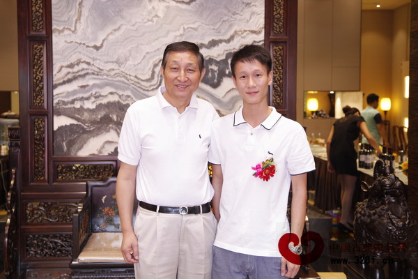 區錦澤與原故宮博物院文保科技部主任曹靜樓合影 區錦澤與原故宮博物院文保科技部主任曹靜樓合影