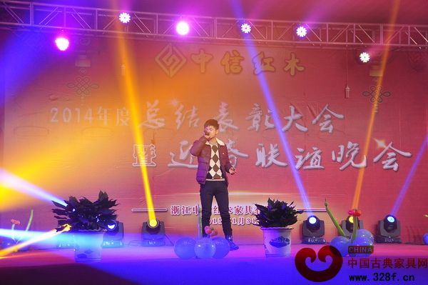 中信紅木員工帶來的歌曲表演