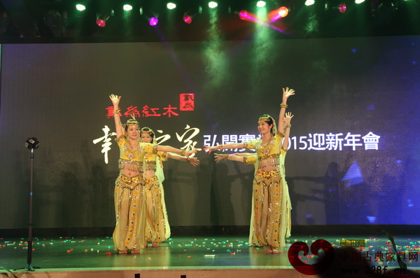 戴為紅木員工演繹舞蹈《掀起你的蓋頭來》 戴為紅木員工演繹舞蹈《掀起你的蓋頭來》
