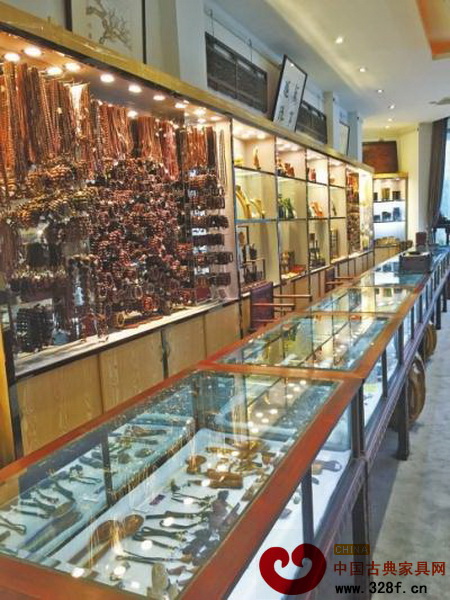 紅木店內辟出專柜銷售各類把玩小件 紅木店內辟出專柜銷售各類把玩小件