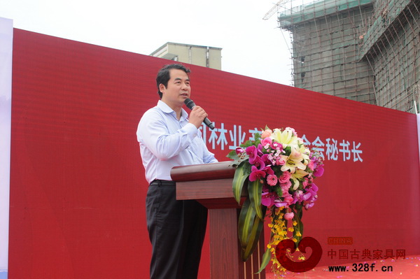 中國(guó)林業(yè)產(chǎn)業(yè)聯(lián)合會(huì)秘書(shū)長(zhǎng)、中國(guó)林產(chǎn)工業(yè)協(xié)會(huì)執(zhí)行會(huì)長(zhǎng)王滿在活動(dòng)上致辭 中國(guó)林業(yè)產(chǎn)業(yè)聯(lián)合會(huì)秘書(shū)長(zhǎng)、中國(guó)林產(chǎn)工業(yè)協(xié)會(huì)執(zhí)行會(huì)長(zhǎng)王滿在活動(dòng)上致辭