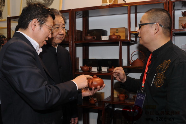 中山市常務(wù)副會(huì)長(zhǎng)謝中凡,《經(jīng)濟(jì)日?qǐng)?bào)》原總編輯、“中國(guó)品牌之父”艾豐與工藝大師交流 中山市常務(wù)副會(huì)長(zhǎng)謝中凡,《經(jīng)濟(jì)日?qǐng)?bào)》原總編輯、“中國(guó)品牌之父”艾豐與工藝大師交流