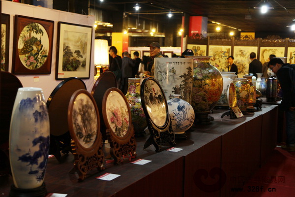 首屆廣東省工藝美術精品博覽交易會中的藝術珍品 首屆廣東省工藝美術精品博覽交易會中的藝術珍品