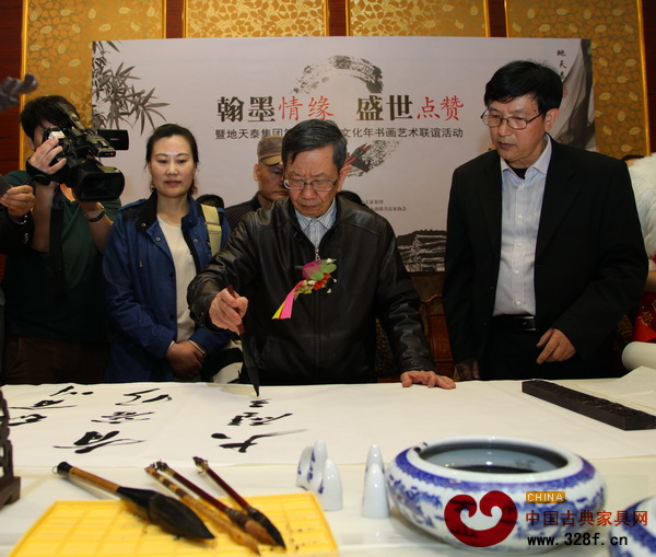 書法名家揮毫潑墨,翰墨飄香 書法名家揮毫潑墨,翰墨飄香
