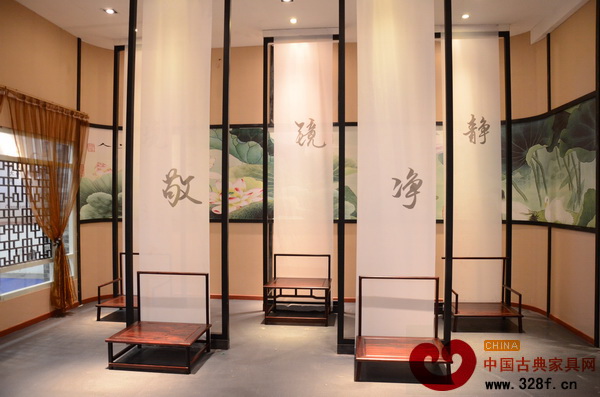 志成紅木展館內的裝飾及擺放別具特色 志成紅木展館內的裝飾及擺放別具特色