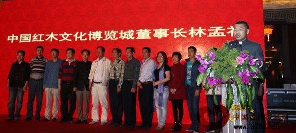 紅博城董事長(zhǎng)林孟禮宣布紅博城2015首屆廣東省工藝美術(shù)精品博覽交易會(huì)閉幕 紅博城董事長(zhǎng)林孟禮宣布紅博城2015首屆廣東省工藝美術(shù)精品博覽交易會(huì)閉幕