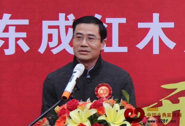 廣東省家具協(xié)會會長王克在東成紅木番禺專賣店開業(yè)慶典上發(fā)言 廣東省家具協(xié)會會長王克在東成紅木番禺專賣店開業(yè)慶典上發(fā)言