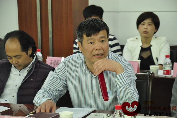 東陽市質量監管局局長陸文獻針對冒充東陽紅木家具做廣告的現象發言