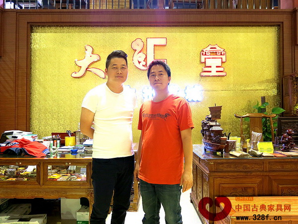 大匯堂總經理胡春騰(左)與胡春龍(右)合影 大匯堂總經理胡春騰(左)與胡春龍(右)合影